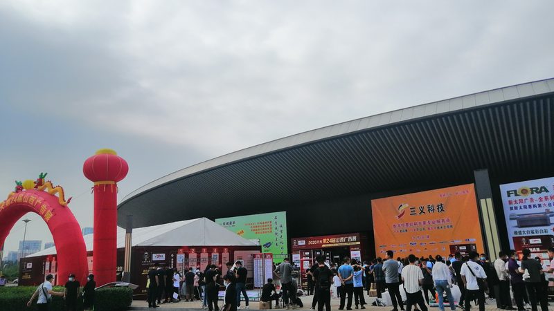 广告设计与制作加盟，如何选择更合适？**
